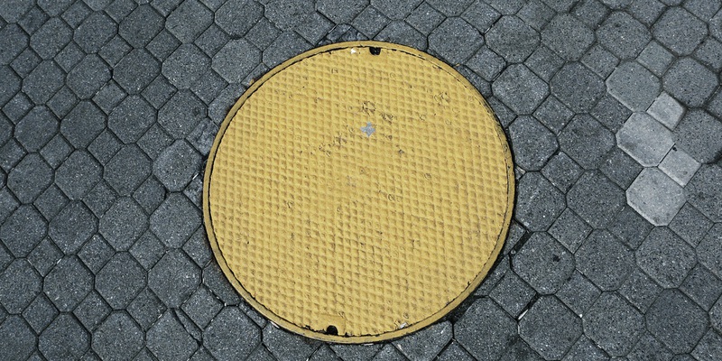 manhole-498435.jpg